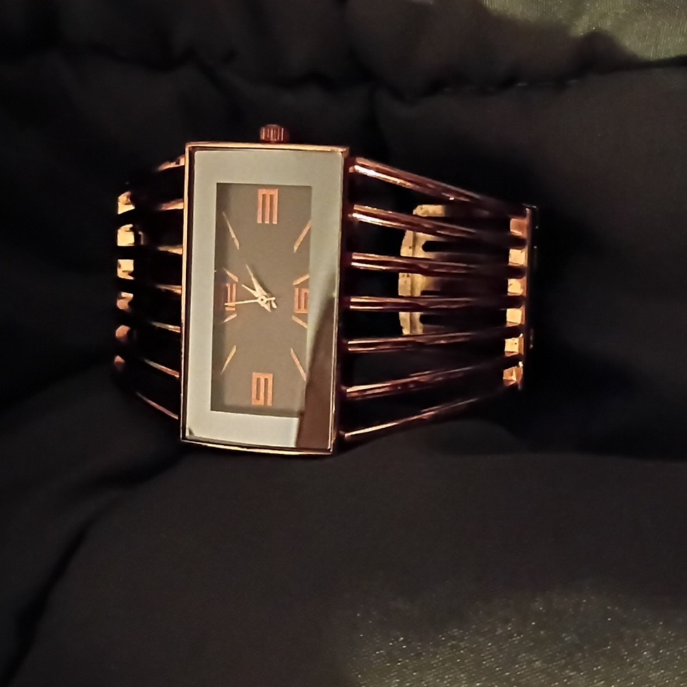 Elegant Black and Gold Women's Watch